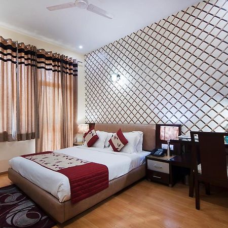 Imperial Apartments Huda City Gurgaon Esterno foto