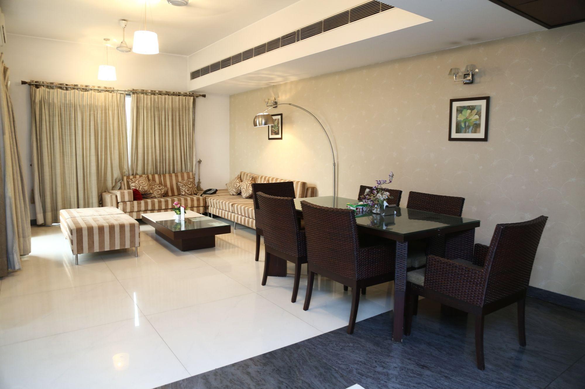 Imperial Apartments Huda City Gurgaon Esterno foto