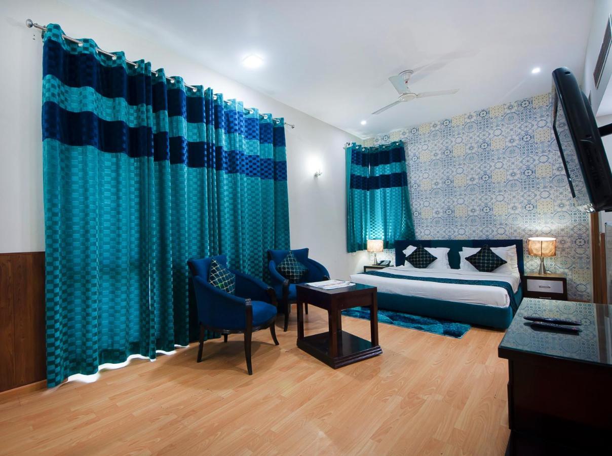 Imperial Apartments Huda City Gurgaon Esterno foto